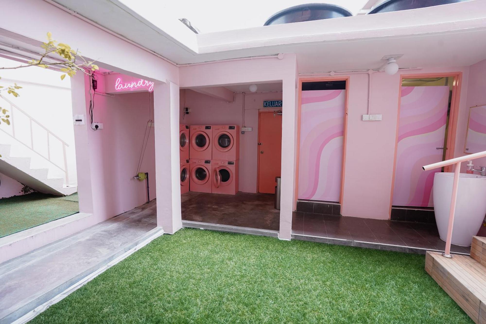 Pink Cabana Hotel George Town Exterior photo