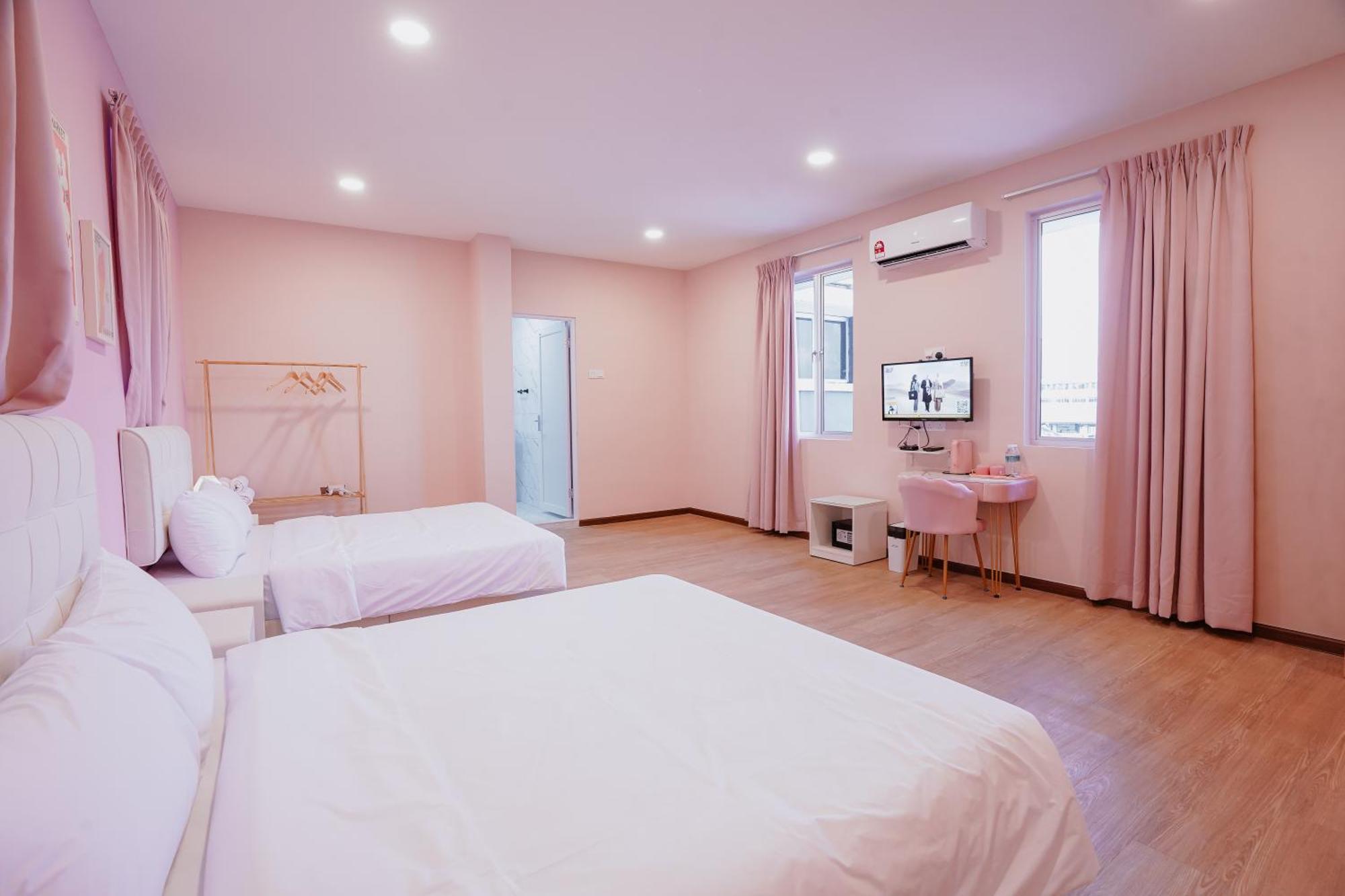 Pink Cabana Hotel George Town Exterior photo