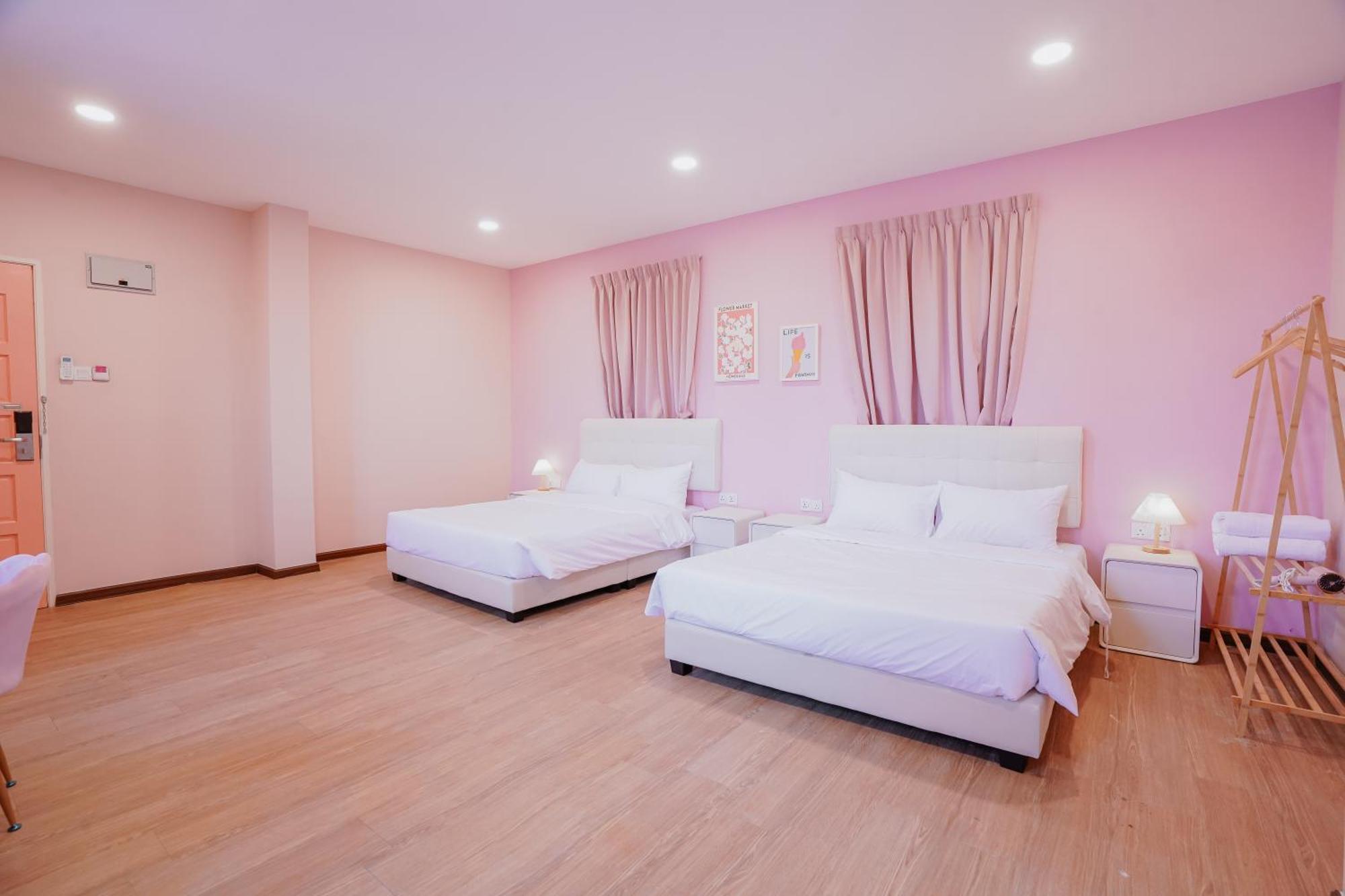 Pink Cabana Hotel George Town Exterior photo