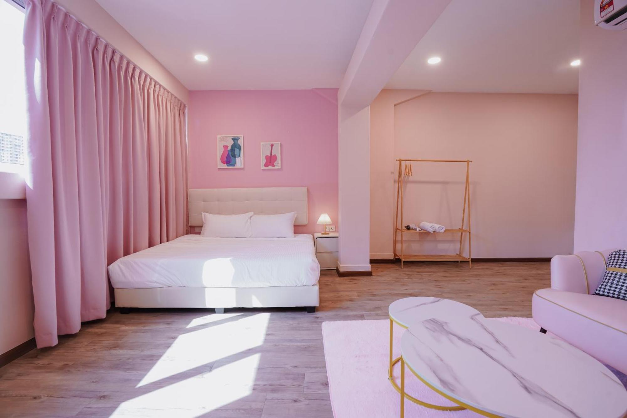 Pink Cabana Hotel George Town Exterior photo