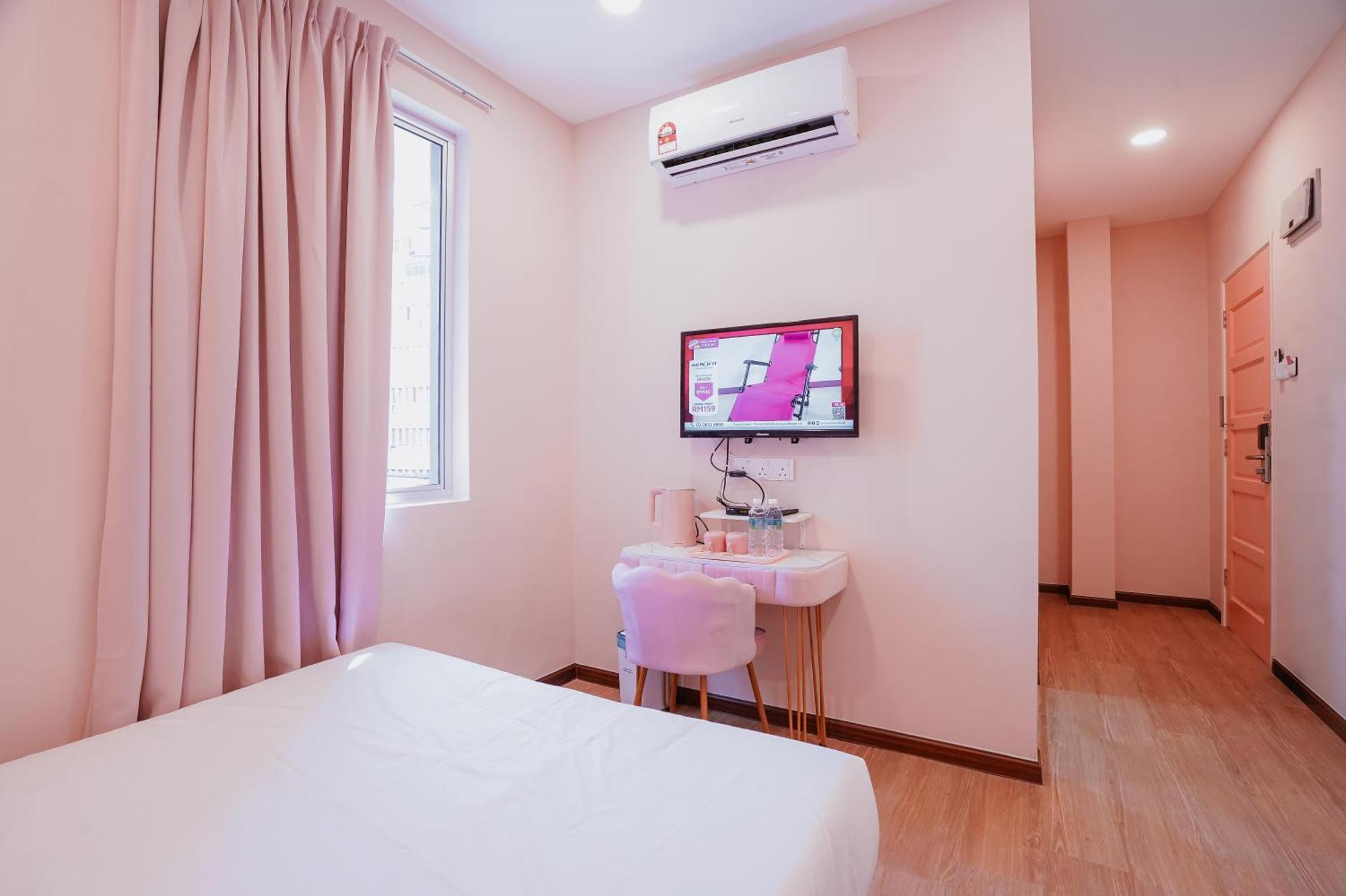 Pink Cabana Hotel George Town Exterior photo