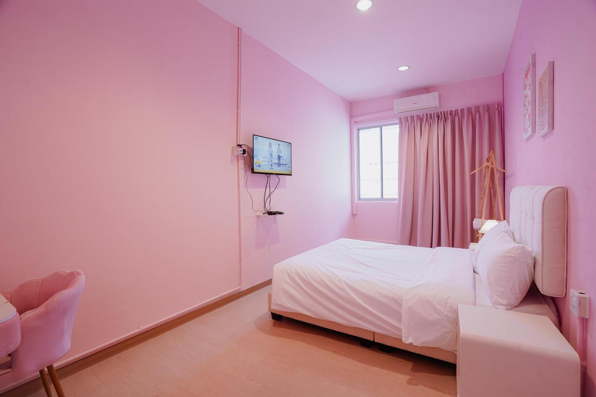Pink Cabana Hotel George Town Exterior photo