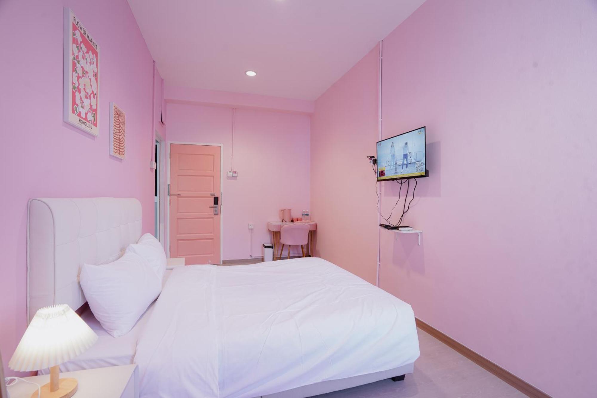 Pink Cabana Hotel George Town Exterior photo