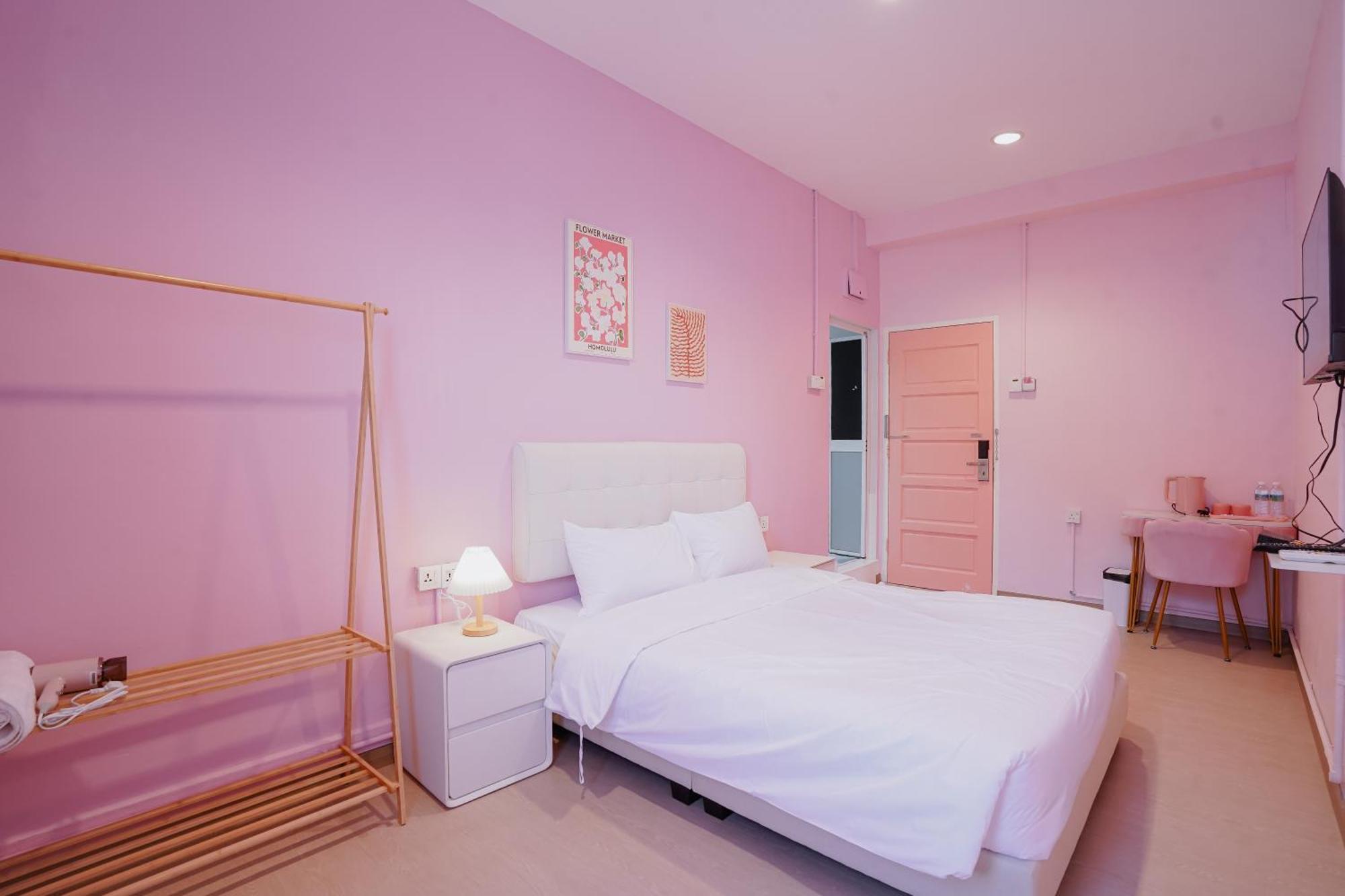 Pink Cabana Hotel George Town Exterior photo