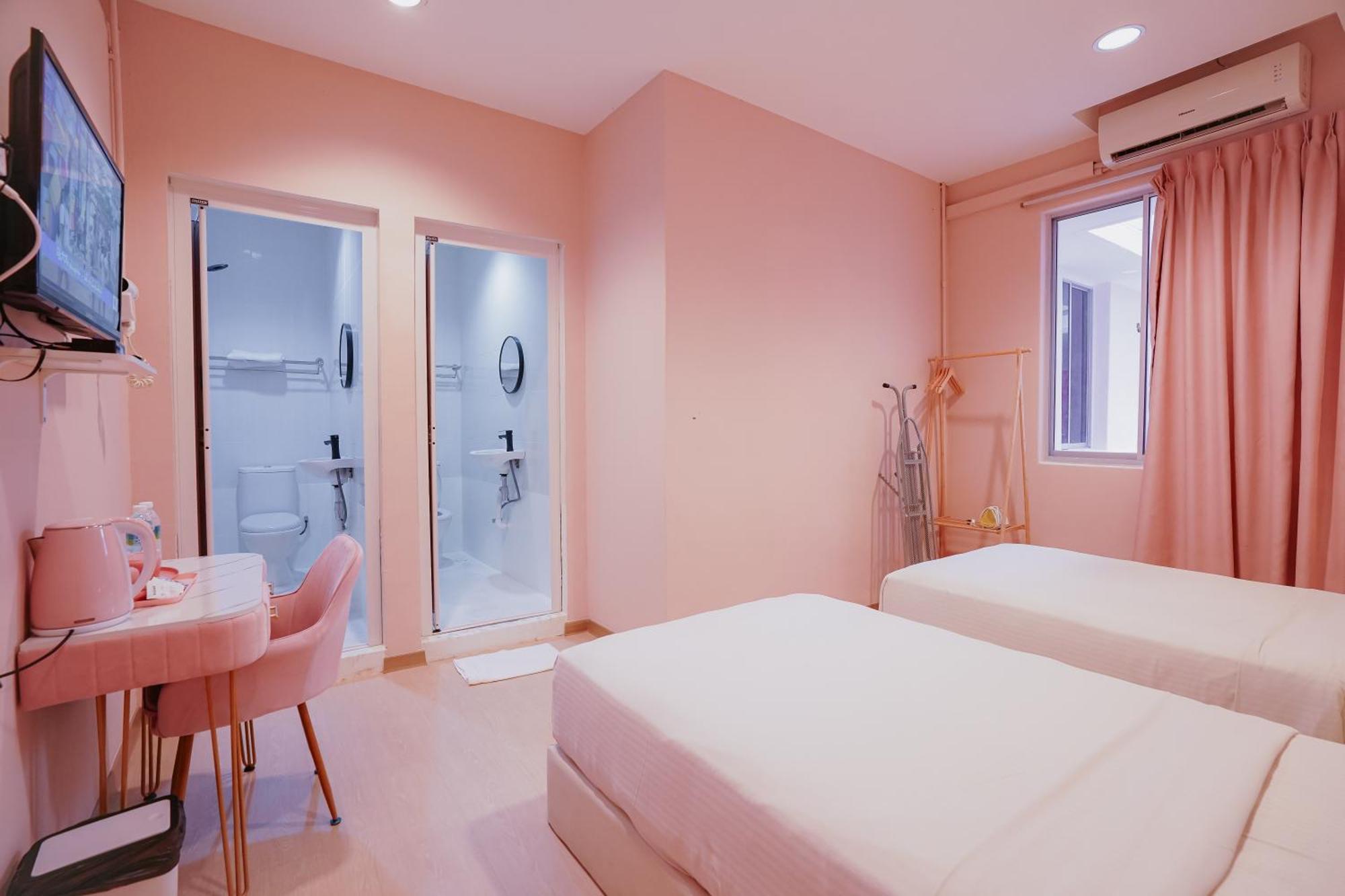 Pink Cabana Hotel George Town Exterior photo