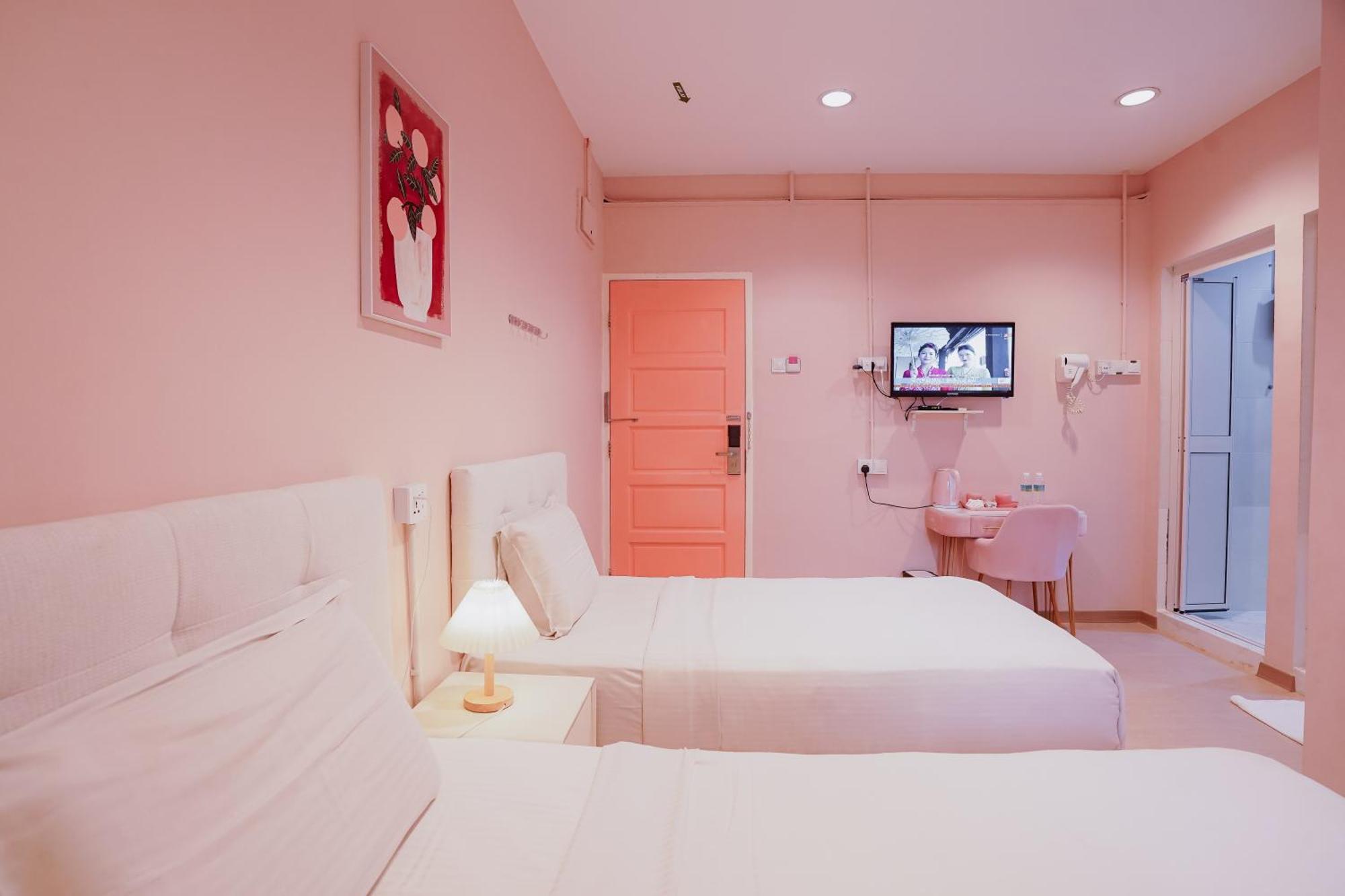 Pink Cabana Hotel George Town Exterior photo