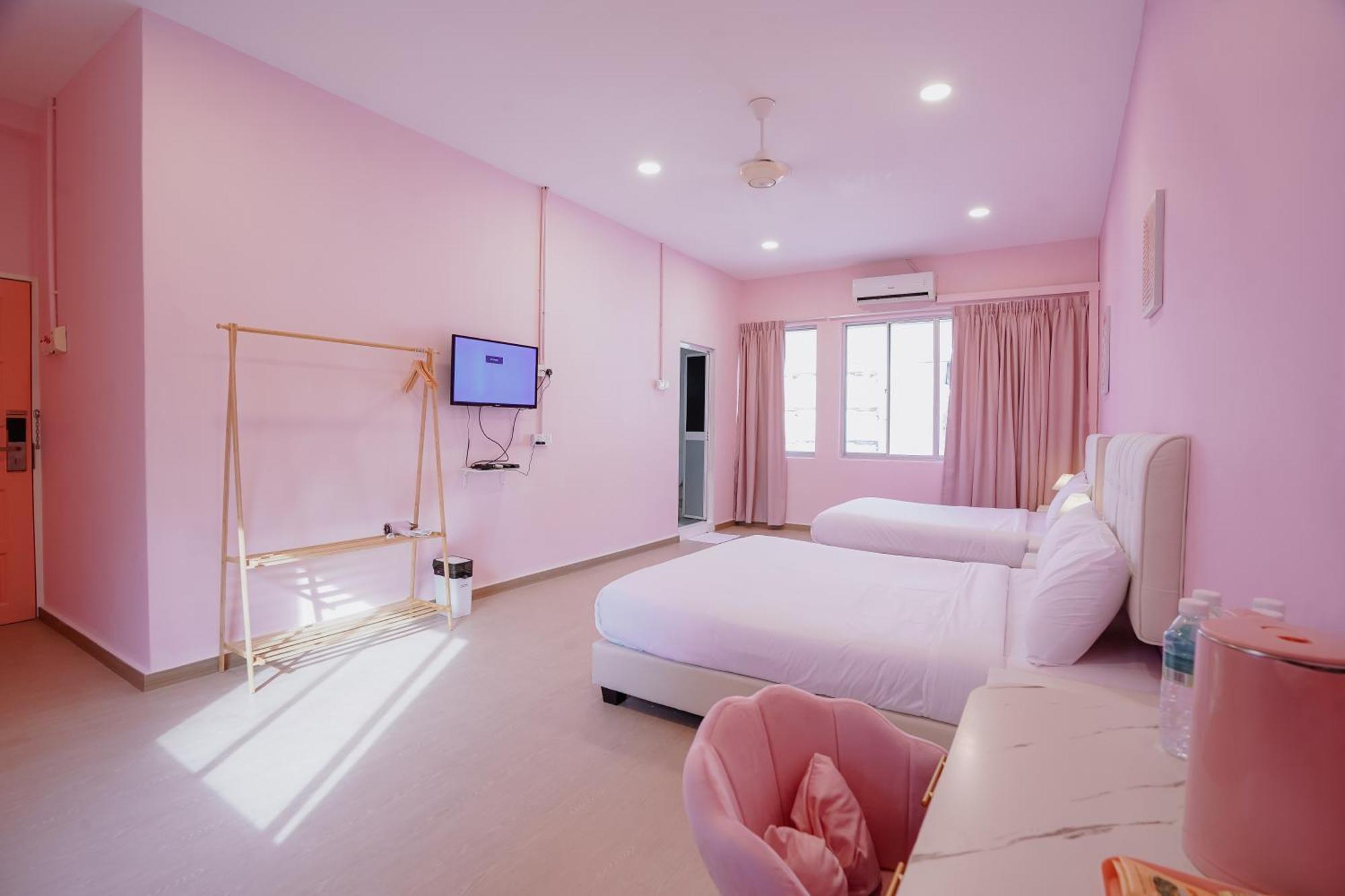 Pink Cabana Hotel George Town Exterior photo