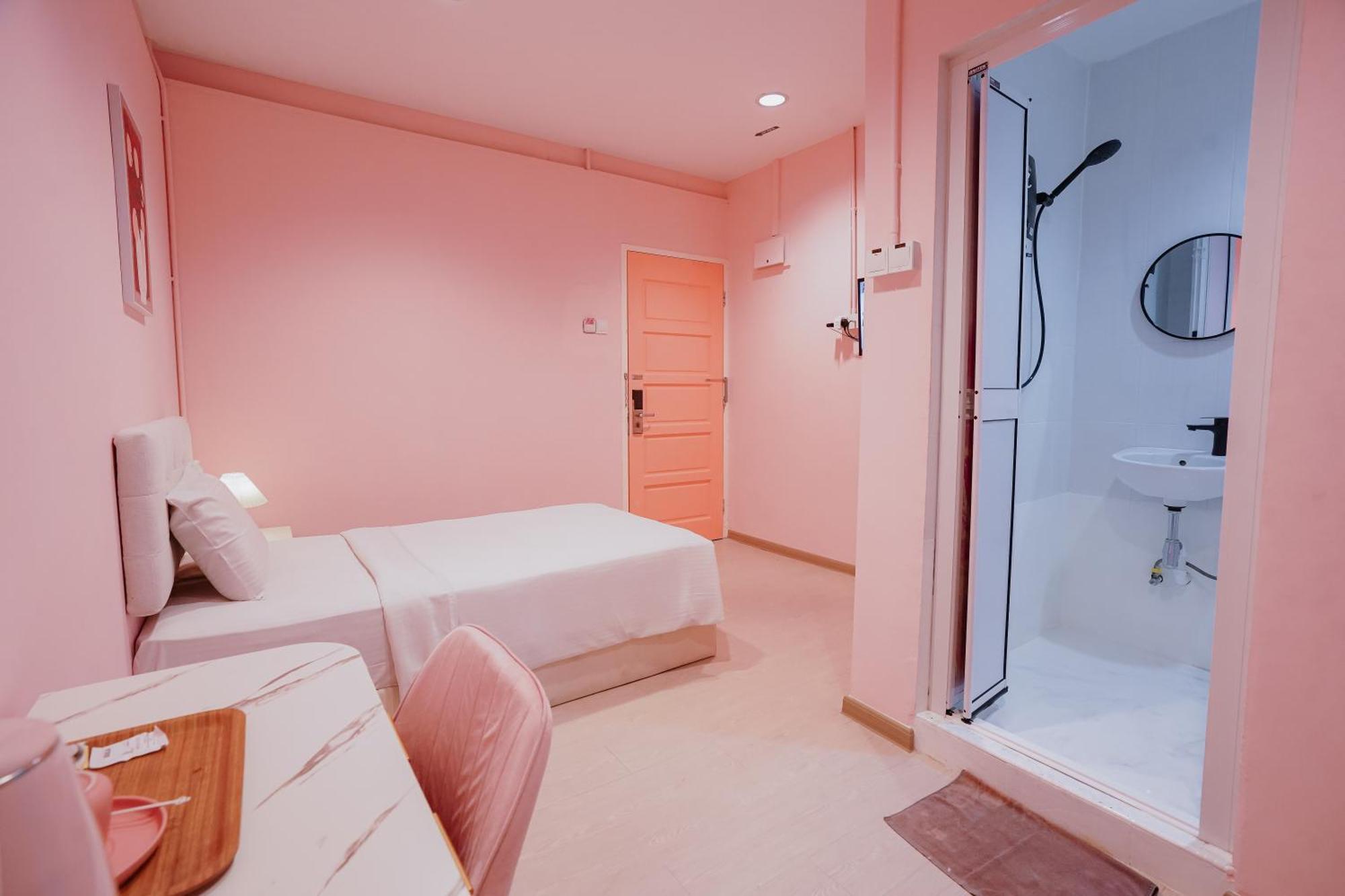 Pink Cabana Hotel George Town Exterior photo