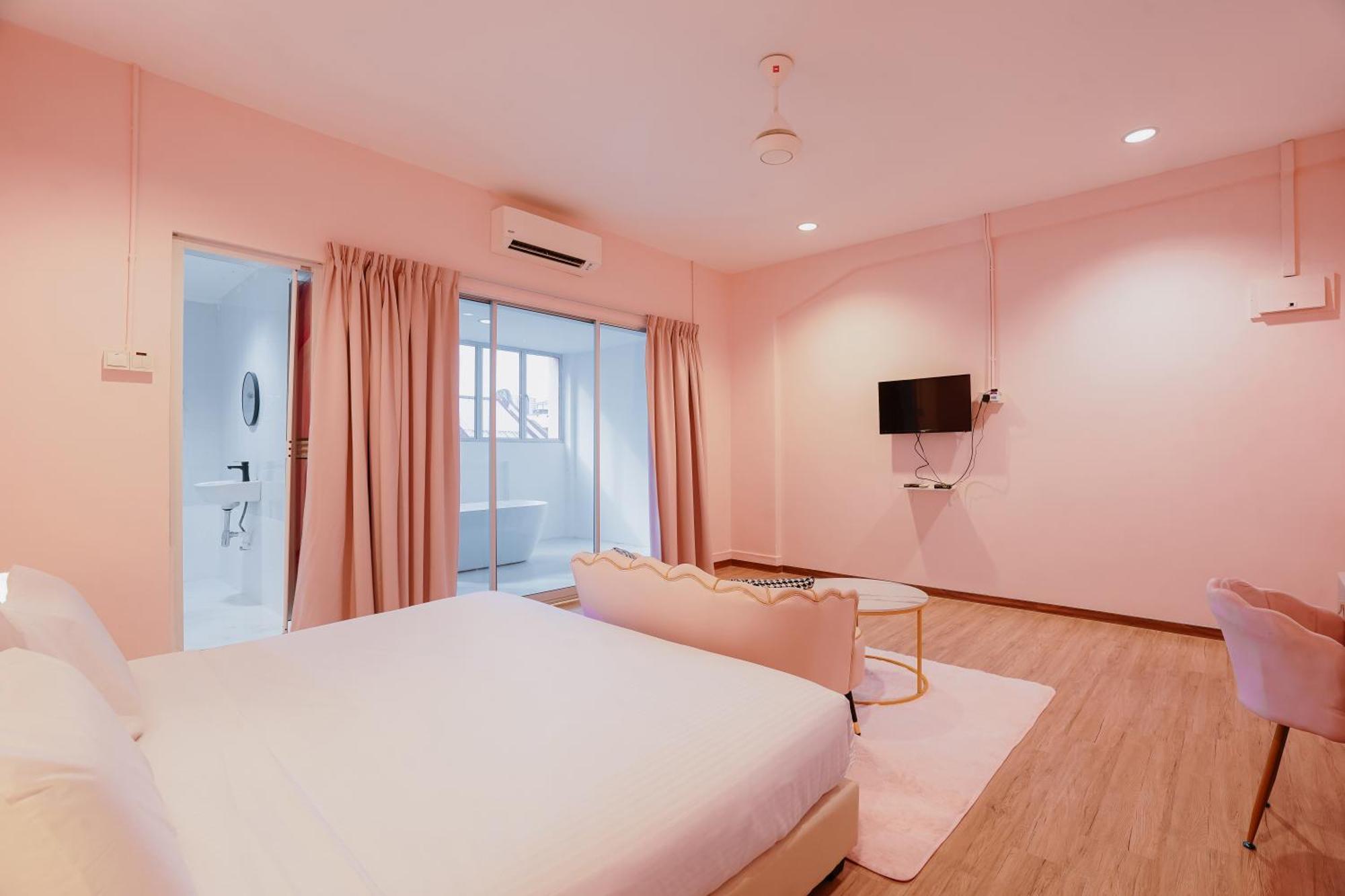 Pink Cabana Hotel George Town Exterior photo