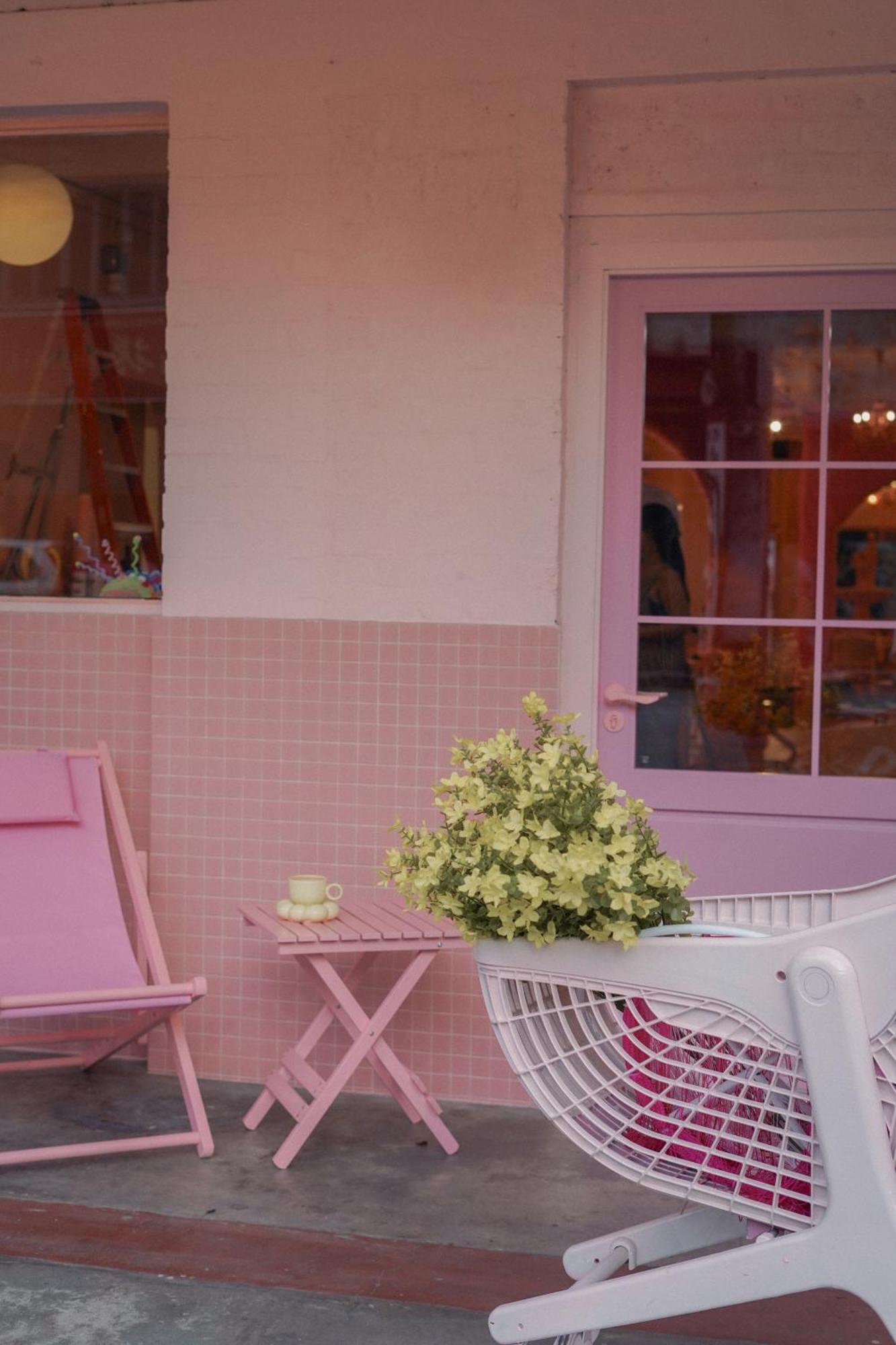 Pink Cabana Hotel George Town Exterior photo
