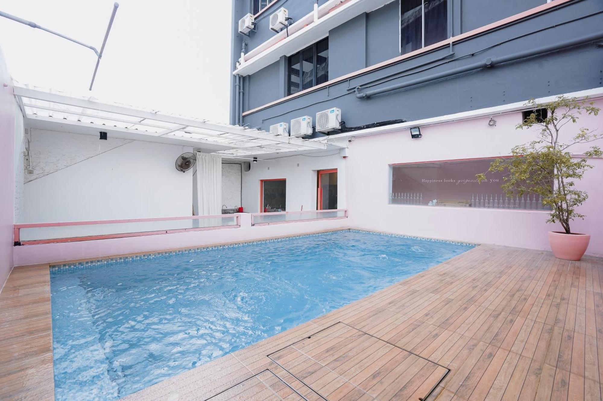 Pink Cabana Hotel George Town Exterior photo