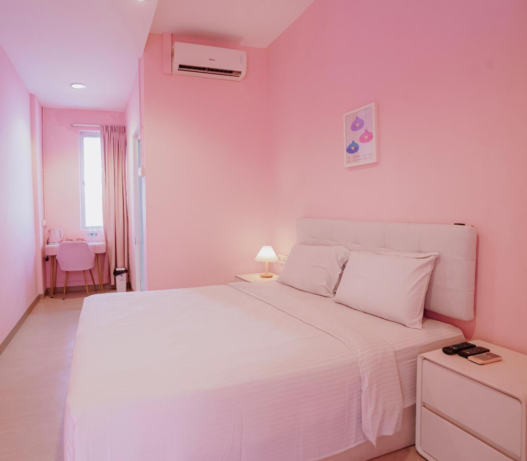 Pink Cabana Hotel George Town Exterior photo